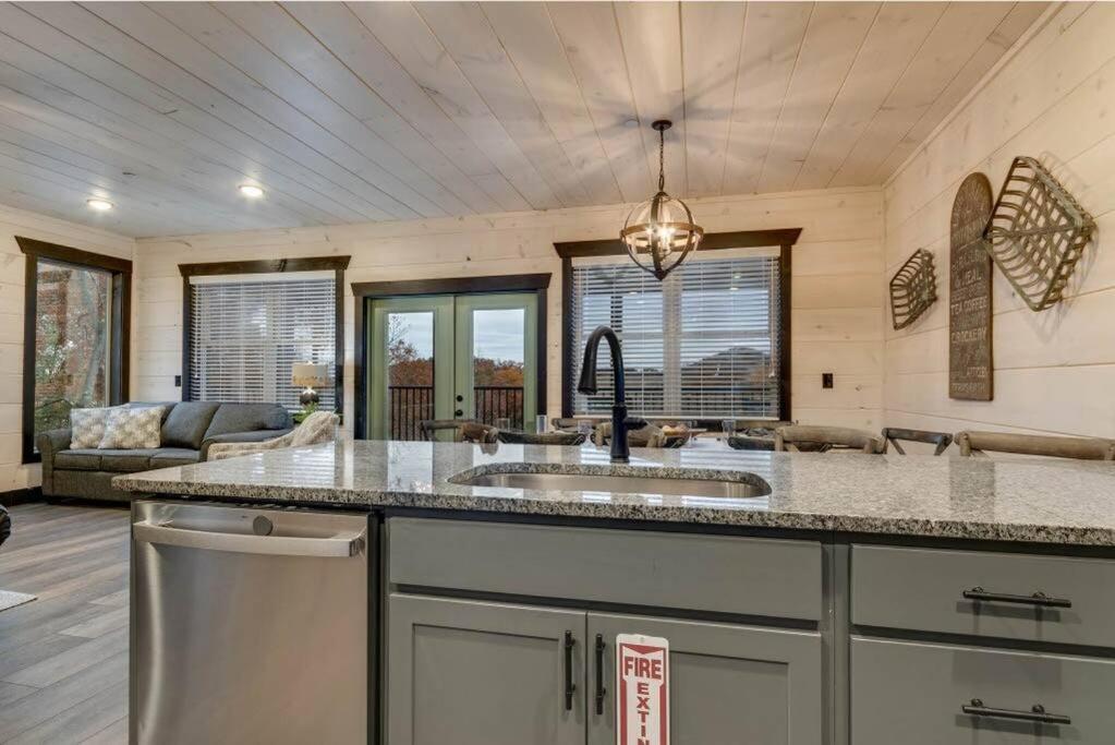 Blue Moon Ridge: Brand New Cabin! 5 Bedrooms, Pool/Hot Tub, Theatre Pigeon Forge Extérieur photo