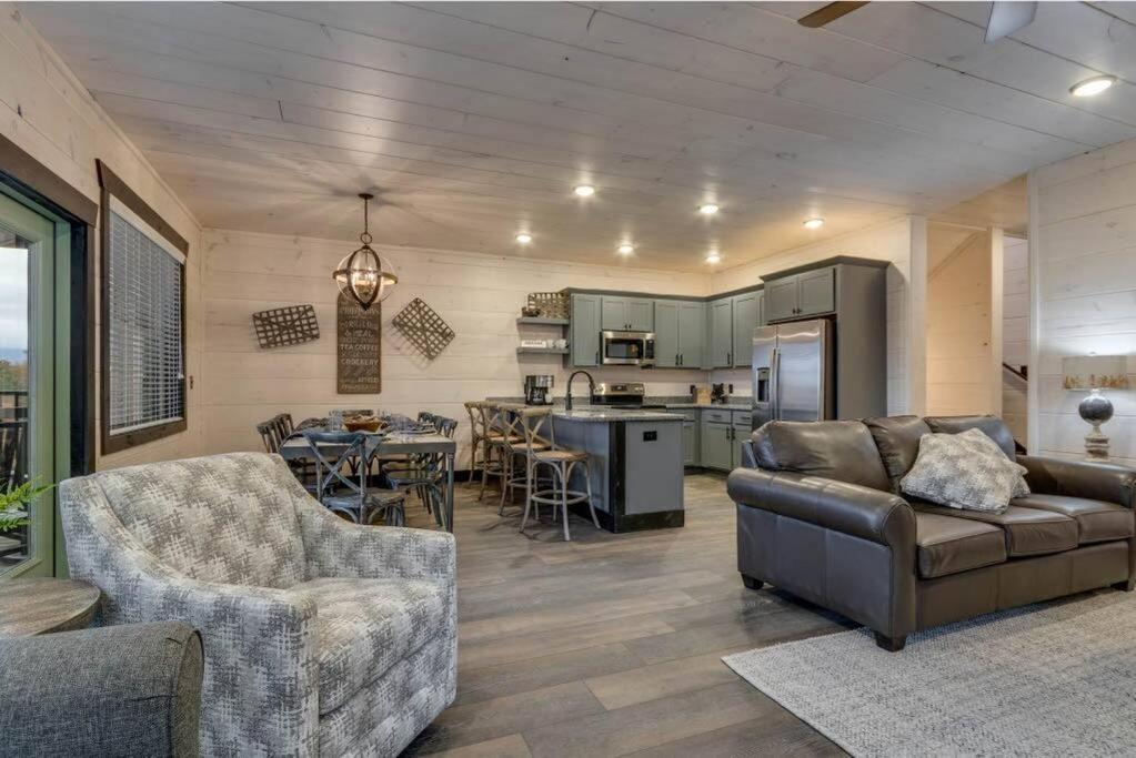 Blue Moon Ridge: Brand New Cabin! 5 Bedrooms, Pool/Hot Tub, Theatre Pigeon Forge Extérieur photo