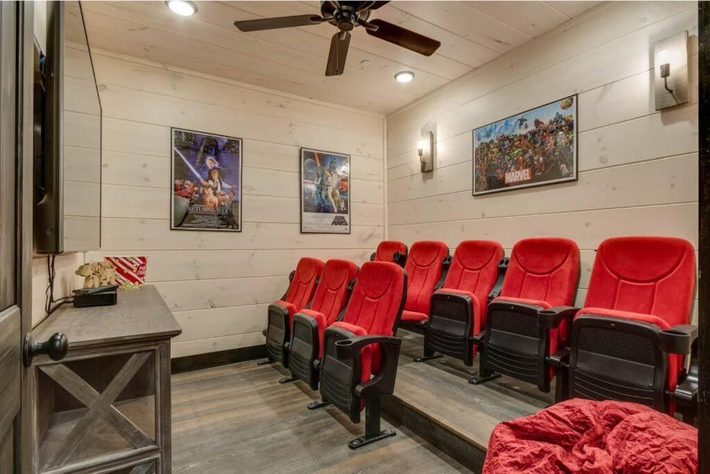 Blue Moon Ridge: Brand New Cabin! 5 Bedrooms, Pool/Hot Tub, Theatre Pigeon Forge Extérieur photo