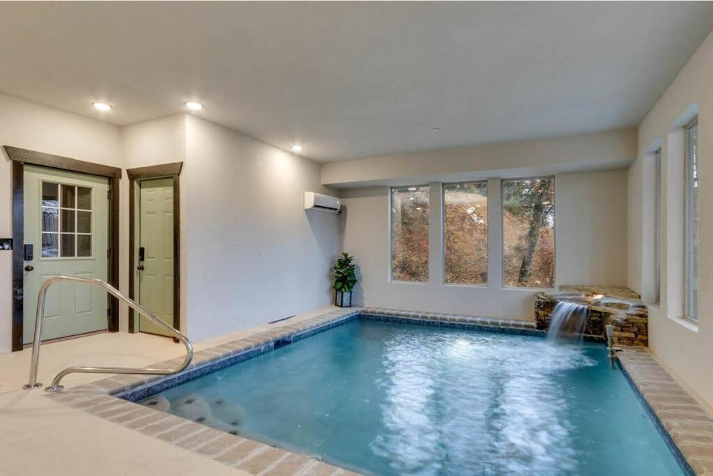 Blue Moon Ridge: Brand New Cabin! 5 Bedrooms, Pool/Hot Tub, Theatre Pigeon Forge Extérieur photo