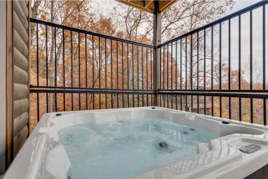 Blue Moon Ridge: Brand New Cabin! 5 Bedrooms, Pool/Hot Tub, Theatre Pigeon Forge Extérieur photo